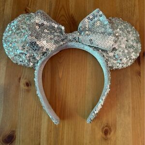 Disney Parks Minnie Mouse Ears Silver Sequin Bow Headband Sparkle Used No Tag